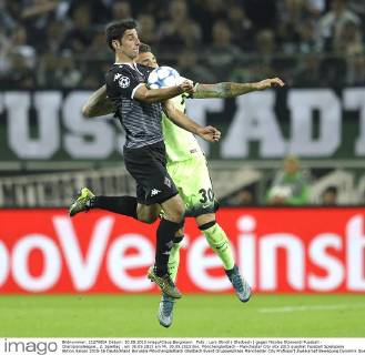 Foto : Lars Stindl ( Gladbach ) gegen Nicolas Otamendi Fussball - Championsleague , 2. Spieltag , am 30.09.2015 am Mi. 30.09.2015 Bor. Mönchengladbach - Manchester City