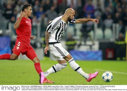 Aktuell FuÃŸball, Champions League, Juventus Turin - FC Sevilla 30.09.2015. Turin, Italy. Champions League. Juventus versus Sevilla. Simone Zaza scores the second goal for Juventus xGiuseppexMaffiax  ActionPlus11666747