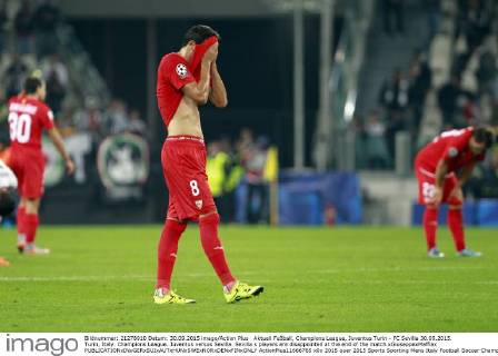 Aktuell FuÃŸball, Champions League, Juventus Turin - FC Sevilla 30.09.2015. Turin, Italy. Champions League. Juventus versus Sevilla. Sevilla s players are disappointed at the end of the match xGiuseppexMaffiax  ActionPlus11666765