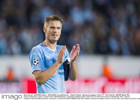 Aktuell Fußball, Champions League, Malmö FF - Real Madrid , 150930 Malmö FFs Markus Rosenberg tackar publiken efter fotbollsmatchen i Champions League mellan Malmö FF och Real Madrid den 30 september 2015 i Malmö. Copyright: LUDVIGxTHUNMAN BB150930LT059