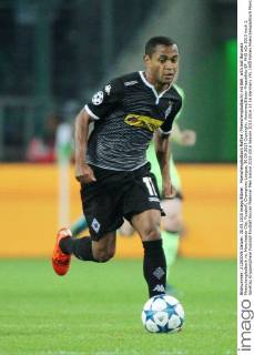 Moenchengladbach Raffael (Moenchengladbach) mit Ball, with ball Borussia Moenchengladbach vs. Manchester City, Fussball, Champions League, 30.09.2015 Copyright: Hommes Eibner-Pressefoto EP_MHS