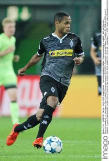 Moenchengladbach Raffael (Moenchengladbach) mit Ball, with ball Borussia Moenchengladbach vs. Manchester City, Fussball, Champions League, 30.09.2015 Copyright: Hommes Eibner-Pressefoto EP_MHS