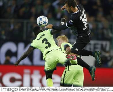 Mönchengladbach , Deutschland, UEFA Champions League , 2. Spieltag, Matchday 2 , Borussia Mönchengladbach : Manchester City1-2 im Borussia Park in Mönchengladbach am 30.09. 2015 Fabian JOHNSON (MG) re,. im Kampf um den Ball mit Bacary SAGNA (MFC) li.-
