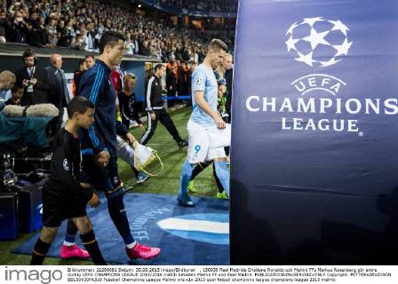 , 150930 Real Madrids Cristiano Ronaldo och Malmö FFs Markus Rosenberg gör entre during UEFA CHAMPIONS LEAGUE 2015 2016 match between Malmö FF and Real Madrid. Copyright: PETTERxARVIDSON BB150930PA319