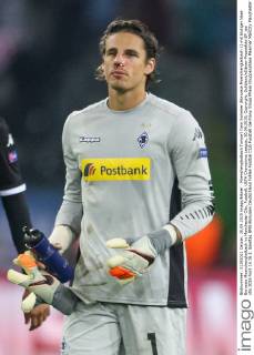 Moenchengladbach Torwart Yann Sommer (Borussia Moenchengladbach 1) mit blutiger Nase Borussia Moenchengladbach vs Manchester City, Fussball, UEFA Champions League, 30.09.2015, Copyright: Schülerx xEibner-Pressefoto EP_jse