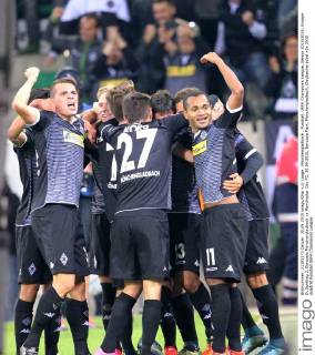 Mönchengladbach , Fussball, UEFA Champions League, Saison 2015 2016, Gruppe D, Spieltag 2, Borussia Mönchengladbach vs Manchester City FC, 30.09.2015, Borussia Park, Mönchengladbach, Gladbacher jubel