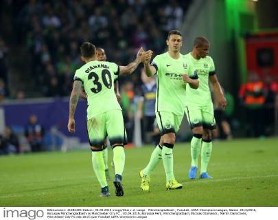 Mönchengladbach , Fussball, UEFA Champions League, Saison 2015 2016, Borussia Mönchengladbach vs Manchester City FC , 30.09.2015, Borussia Park, Mönchengladbach, Nicolas Otamendi , Martin Demichelis, Manchester City FC