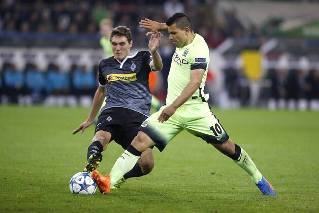 Andreas Christensen (Bor. Mönchengladbach) (L) challenges Sergio Agüero (Manchester City) during the Championsleague between Borussia Moenchengladbach and Manchester City, Borussiapark in Moenchengladbach on September 30., 2015. Borussia Mönchengladbach vs. Manchester City in der Champions League der Saison 2015 2016 am 30. September 2015.