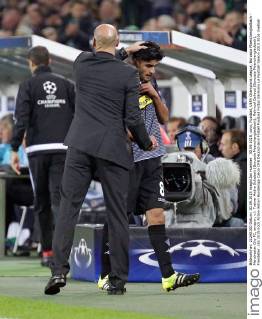 30.09.2015, xovx, Fussball, UEFA Champions League, Borussia Moenchengladbach - Manchester City FC, emspor, v.l. Trainer Andre Schubert (Borussia Moenchengladbach), Mahmud Dahoud (Borussia Moenchengladbach), Freisteller.