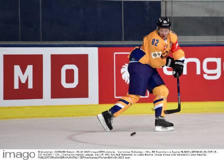 Ice hockey Eishockey - CHL, RB Muenchen vs Rauma MUNICH,GERMANY,06.OCT.15 - ICE HOCKEY - CHL, Champions Hockey League, play off, EHC Red Bull Muenchen vs Lukko Rauma. Image shows Ville Vahalahti (Lukko Rauma). GEPAxpictures xFlorianxErtl