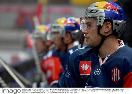 Ice hockey Eishockey - CHL, RB Muenchen vs Rauma MUNICH,GERMANY,06.OCT.15 - ICE HOCKEY - CHL, Champions Hockey League, play off, EHC Red Bull Muenchen vs Lukko Rauma. Image shows Jerome Samson (RB Muenchen). GEPAxpictures xFlorianxErtl