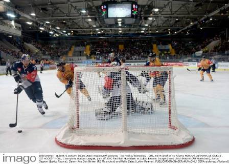Ice hockey Eishockey - CHL, RB Muenchen vs Rauma MUNICH,GERMANY,06.OCT.15 - ICE HOCKEY - CHL, Champions Hockey League, play off, EHC Red Bull Muenchen vs Lukko Rauma. Image shows Ulrich Maurer (RB Muenchen), Aaron Gagnon (Lukko Rauma), Danny Aus Den Birken (RB Muenchen) and Kelly Zajac (Lukko Rauma). GEPAxpictures xFlorianxErtl