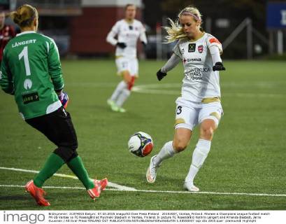 20151007, Vantaa, Finland. Women s Champions League football match PK-35 Vantaa vs FC Roseng?rd at Myymaki Stadium in Vantaa, Fniland. In picture FC Rosendr?rd Kathrin L?ngert and Amanda Ilestedt. Jarno Kuusinen All Over Press FINLAND OUT 1.03555937