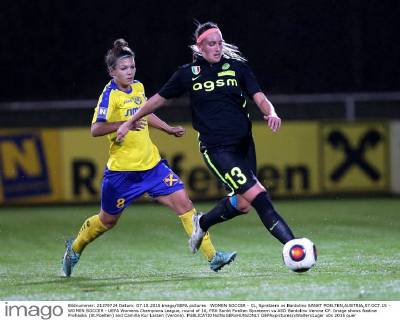 WOMEN SOCCER - CL, Spratzern vs Bardolino SANKT POELTEN,AUSTRIA,07.OCT.15 - WOMEN SOCCER - UEFA Womens Champions League, round of 16, FSK Sankt Poelten Spratzern vs ASD Bardolino Verona CF. Image shows Nadine Prohaska (St.Poelten) and Camilla Kur Larsen (Verona). GEPAxpictures xWalterxLuger