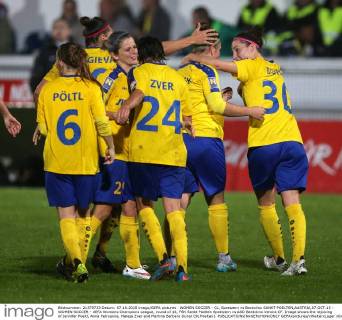 WOMEN SOCCER - CL, Spratzern vs Bardolino SANKT POELTEN,AUSTRIA,07.OCT.15 - WOMEN SOCCER - UEFA Womens Champions League, round of 16, FSK Sankt Poelten Spratzern vs ASD Bardolino Verona CF. Image shows the rejoicing of Jennifer Poeltl, Anna Petrusova, Mateja Zver and Martina Barbara Dunst (St.Poelten). GEPAxpictures xWalterxLuger