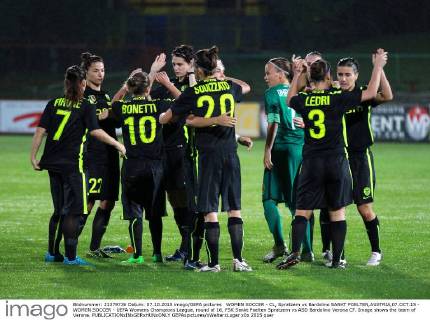 WOMEN SOCCER - CL, Spratzern vs Bardolino SANKT POELTEN,AUSTRIA,07.OCT.15 - WOMEN SOCCER - UEFA Womens Champions League, round of 16, FSK Sankt Poelten Spratzern vs ASD Bardolino Verona CF. Image shows the team of Verona. GEPAxpictures xWalterxLuger