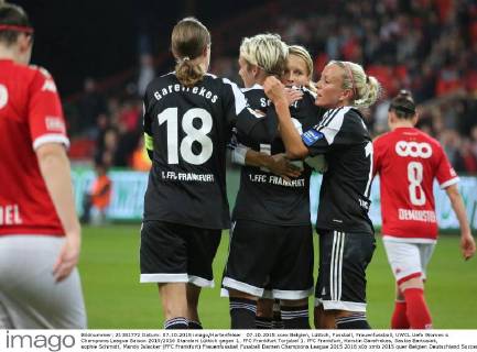 07.10.2015 xcex Belgien, Lüttich, Fussball, Frauenfussball, UWCL Uefa Women s Champions League Saison 2015 2016 Standart Lüttich gegen 1. FFC Frankfurt Torjubel 1. FFC Frankfurt, Kerstin Garefrekes, Saskia Bartusiak, sophie Schmidt, Mandy Islacker (FFC Frankfurt)