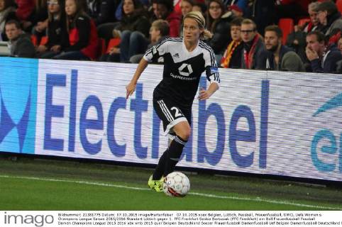 07.10.2015 xcex Belgien, Lüttich, Fussball, Frauenfussball, UWCL Uefa Women s Champions League Saison 2015 2016 Standart Lüttich gegen 1. FFC Frankfurt Saskia Bartusiak (FFC Frankfurt) am Ball