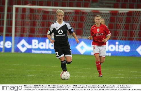 07.10.2015 xcex Belgien, Lüttich, Fussball, Frauenfussball, UWCL Uefa Women s Champions League Saison 2015 2016 Standart Lüttich gegen 1. FFC Frankfurt Sophie Schmidt (FFC Frankfurt) ist schneller als Yuna Appermont (Standart Lüttich)