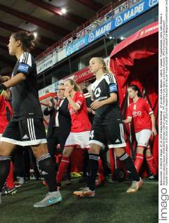 07.10.2015 xcex Belgien, Lüttich, Fussball, Frauenfussball, UWCL Uefa Women s Champions League Saison 2015 2016 Standart Lüttich gegen 1. FFC Frankfurt Yuki Ogimi und Jackie Groenen (FFC Frankfurt)