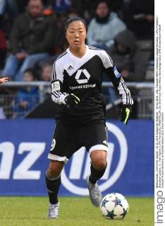 15.10.2015, xblx, Fussball UEFA Champions League Womans, 1.FFC Frankfurt - Standard Lüttich, v.l. Yuki Ogimi (1.FFC Frankfurt), FREISTELLER