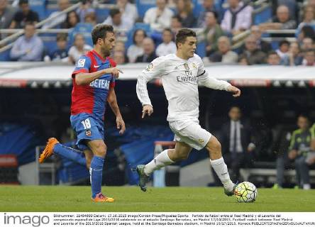 Partido de futbol entre el Real Madrid y el Levante del campeonato espanol de Liga 2015 2016 celebrado en el estadio Santiago Bernabeu, en Madrid 17 10 2015. Football match between Real Madrid and Levante of the 2015 2016 Spanish League, held at the Santiago Bernabeu stadium, in Madrid 10 17 2015. Kovacic
