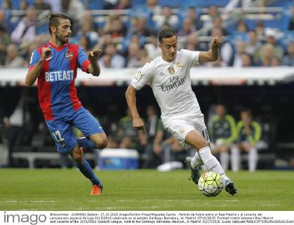 Partido de futbol entre el Real Madrid y el Levante del campeonato espanol de Liga 2015 2016 celebrado en el estadio Santiago Bernabeu, en Madrid 17 10 2015. Football match between Real Madrid and Levante of the 2015 2016 Spanish League, held at the Santiago Bernabeu stadium, in Madrid 10 17 2015. Lucas Vazquez