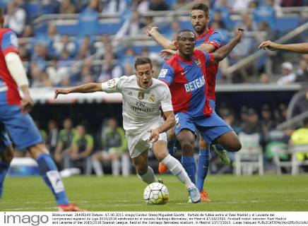 Partido de futbol entre el Real Madrid y el Levante del campeonato espanol de Liga 2015 2016 celebrado en el estadio Santiago Bernabeu, en Madrid 17 10 2015. Football match between Real Madrid and Levante of the 2015 2016 Spanish League, held at the Santiago Bernabeu stadium, in Madrid 10 17 2015. Lucas Vazquez