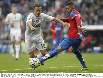 Partido de futbol entre el Real Madrid y el Levante del campeonato espanol de Liga 2015 2016 celebrado en el estadio Santiago Bernabeu, en Madrid 17 10 2015. Football match between Real Madrid and Levante of the 2015 2016 Spanish League, held at the Santiago Bernabeu stadium, in Madrid 10 17 2015. Lucas Vazquez