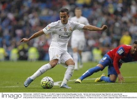 Partido de futbol entre el Real Madrid y el Levante del campeonato espanol de Liga 2015 2016 celebrado en el estadio Santiago Bernabeu, en Madrid 17 10 2015. Football match between Real Madrid and Levante of the 2015 2016 Spanish League, held at the Santiago Bernabeu stadium, in Madrid 10 17 2015. Lucas Vazquez