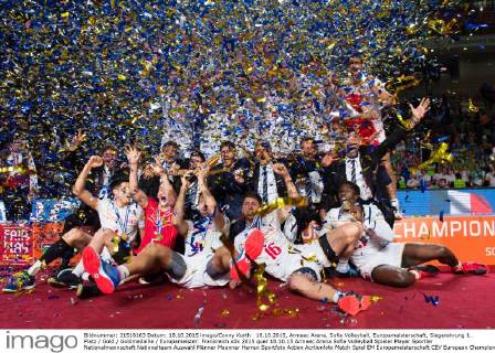 18.10.2015, Armeec Arena, Sofia Volleyball, Europameisterschaft, Siegerehrung 1. Platz Gold Goldmedaille Europameister: Frankreich