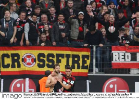 Leverkusen Admir Mehmedi (Bayer 04 Leverkusen 14) und Hakan Calhanoglu (Bayer 04 Leverkusen 10) beim Torjubel nach dem Treffer zum 4:3 Bayer 04 Leverkusen vs VfB Stuttgart, Fussball, 1. Bundesliga, 24.10.2015, Copyright: Schülerx xEibner-Pressefoto EP_jse