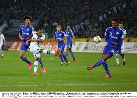Moenchengladbach Raffael (Borussia Moenchengladbach 11) mit einer Torchance Borussia Moenchengladbach vs Schalke 04, Fussball, 1. Bundesliga, 25.10.2015, Copyright: Schueler Eibner-Pressefoto EP_JSE