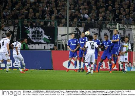 Moenchengladbach Raffael (Borussia Moenchengladbach 11) mit dem Freistoss-Tor zum 2:1 Borussia Moenchengladbach vs Schalke 04, Fussball, 1. Bundesliga, 25.10.2015, Copyright: Schueler Eibner-Pressefoto EP_JSE