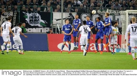 Moenchengladbach Raffael (Borussia Moenchengladbach 11) mit dem Freistoss-Tor zum 2:1 Borussia Moenchengladbach vs Schalke 04, Fussball, 1. Bundesliga, 25.10.2015, Copyright: Schueler Eibner-Pressefoto EP_JSE