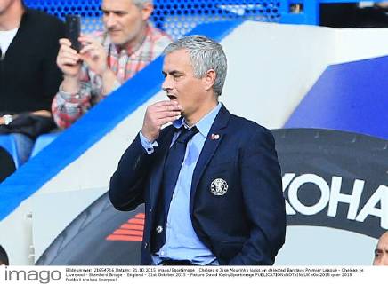 Chelsea s Jose Mourinho looks on dejected Barclays Premier League - Chelsea vs Liverpool - Stamford Bridge - England - 31st October 2015 - Picture David Klein Sportimage EDITORIAL USE ONLY. No use with unauthorised audio, video, data, fixture lists, club league logos or live services. Online in-match use limited to 120 images, no video emulation. No use in betting, games or single club league player publications.