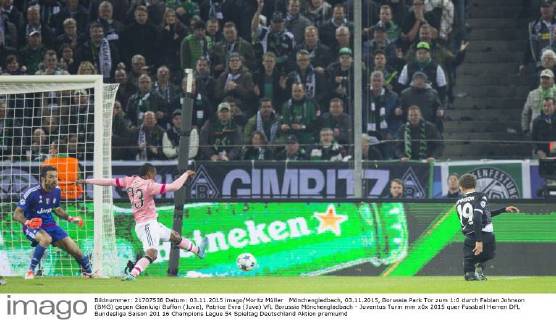 Mönchengladbach, 03.11.2015, Borussia Park Tor zum 1:0 durch Fabian Johnson (BMG) gegen Gianluigi Buffon (Juve), Patrice Evra (Juve) VfL Borussia Mönchengladbach - Juventus Turin mm