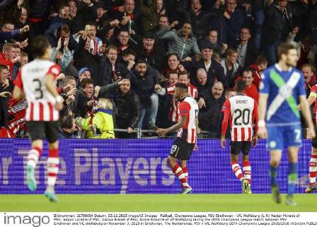 Fußball, Champions League, PSV Eindhoven - VfL Wolfsburg (L-R) Hector Moreno of PSV, Jurgen Locadia of PSV, Joshua Brenet of PSV, Andre Schurrle of Vfl Wolfsburg during the UEFA Champions League match between PSV Eindhoven and VfL Wolfsburg on November 3, 2015 in Eindhoven, The Netherlands. PSV v VfL Wolfsburg UEFA Champions League 2015 2016 xVIxxIVx 4540888
