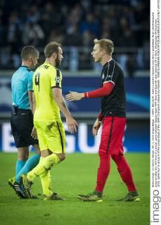 - GENT, BELGIUM: Gent s Laurent Depoitre and Gent s goalkeeper Brian Vandenbussche pictured after the half time of a soccer game between Belgian team KAA Gent and Spanish club Valencia CF in Gent, Wednesday 04 November 2015, game four in group H of the group stage of the UEFA Champions League tournament. YORICKxJANSENS x04733518x
