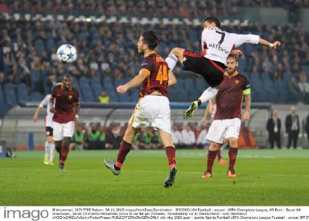 IPP20151104 Football - soccer: UEFA Champions League, AS Rom - Bayer 04 leverkusen, Javier Chicharito Hernandez prova la via del gol (Hinweis: Verwendung nur in Deutschland - only Germany) xHOCHxZWEIx xItalyxPhotoxPressx