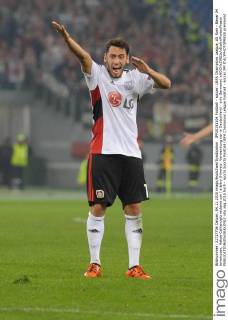 IPP20151104 Football - soccer: UEFA Champions League, AS Rom - Bayer 04 leverkusen, Hakan Calhanoglu reclama con l arbitro (Hinweis: Verwendung nur in Deutschland - only Germany) xHOCHxZWEIx xItalyxPhotoxPressx
