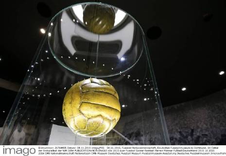 04.11.2015, Fussball Nationalmannschaft, Deutsches Fussballmuseum in Dortmund. Im Detail der Endspielball der WM 1954