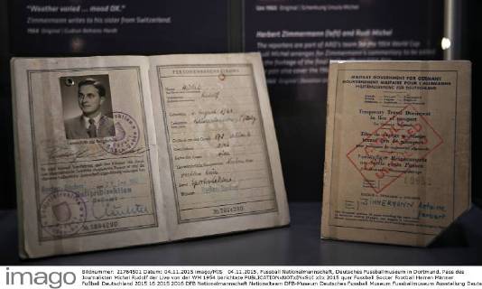 04.11.2015, Fussball Nationalmannschaft, Deutsches Fussballmuseum in Dortmund. Pass des Journalisten Michel Rudolf der Live von der WM 1954 berichtete