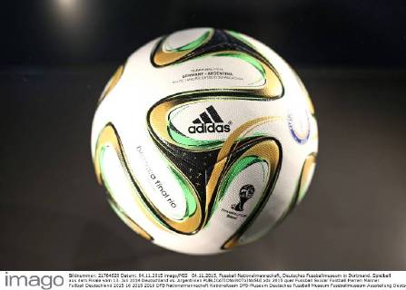 04.11.2015, Fussball Nationalmannschaft, Deutsches Fussballmuseum in Dortmund. Spielball aus dem Finale vom 13. Juli 2014 Deutschland vs. Argentinien