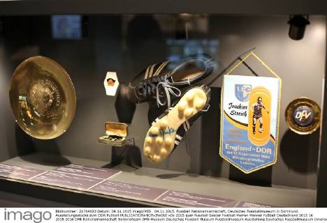 04.11.2015, Fussball Nationalmannschaft, Deutsches Fussballmuseum in Dortmund. Ausstellungsstücke zum DDR Fußball