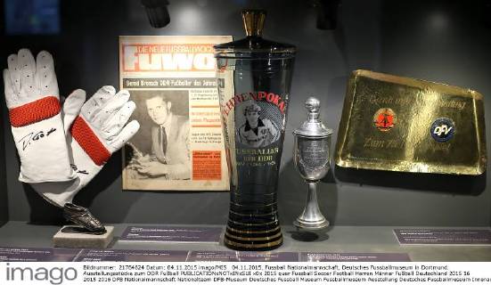 04.11.2015, Fussball Nationalmannschaft, Deutsches Fussballmuseum in Dortmund. Ausstellungsstücke zum DDR Fußball