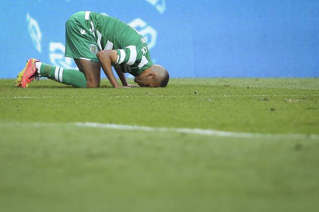 Aug. 31, 2014 - Lisbon, Portugal - Sporting«s forward Islam Slimani celebrates after scoring a goal during the Portuguese Liga football match SL Benfica vs Sporting CP at Luz stadium in Lisbon on August 31, 2014. NURPHOTO CARLOS COSTA FBL-LIGA-SPORTING-BENFICA - ZUMAn230