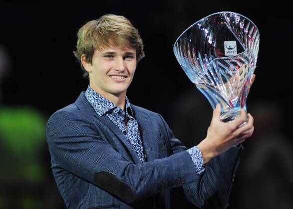 Tennis - 2015 ATP Tennis Herren World Tour Finals at The O2 - Day Six Young Star of tomorrow award Alex Zverev of Germany receives his award for the Youngest player in the top 100 ATP rankings.,The 18 year old has reached no. 74. COLORSPORT ANDREW COWIE 