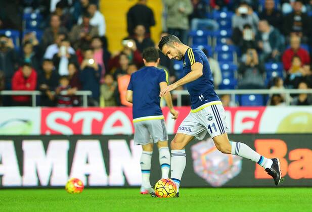 Turkey superlig match between Mersin Idman Yurdu and Fenerbahce in Mersin on November 21,2015. Final Score: Mersin Idman Yurdu 1 - Fenerbahce 3 Pictured: Robin van Persie of Fenerbahce.
