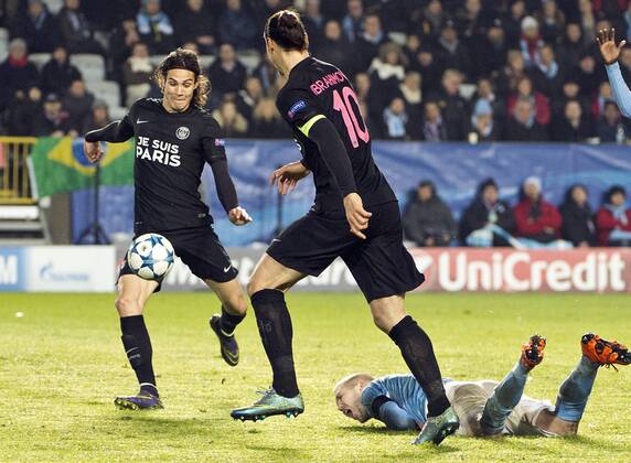 Malmoe Sweden 2015-11-25 Champions League 2015 16 Malmö FF(SWE) vs PSG(F) Zlatan Ibrahimovic(PSG) kicked Anton Tinnerholm(SWE) - 4.04937162
